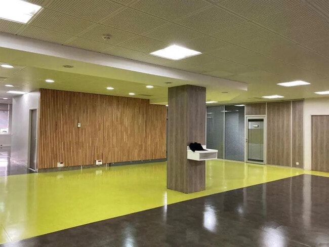 Plus de détails pour Local commercial à vendre