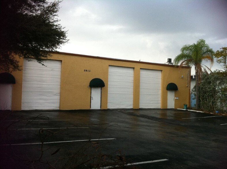 5812 SW 25th St, West Park, FL à vendre - Photo de l’immeuble – Image 3 sur 20