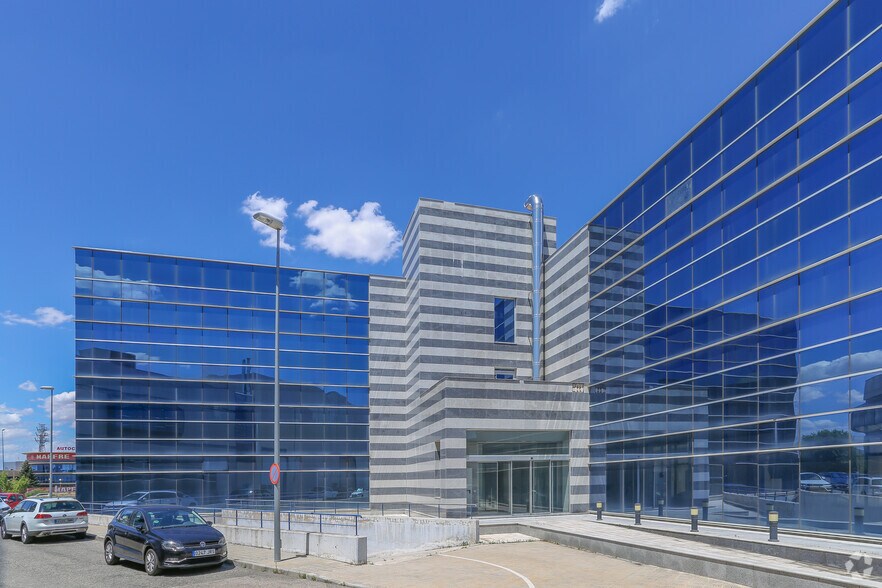 Bureau dans Alcalá de Henares, Madrid à vendre - Photo de l’immeuble – Image 3 sur 3