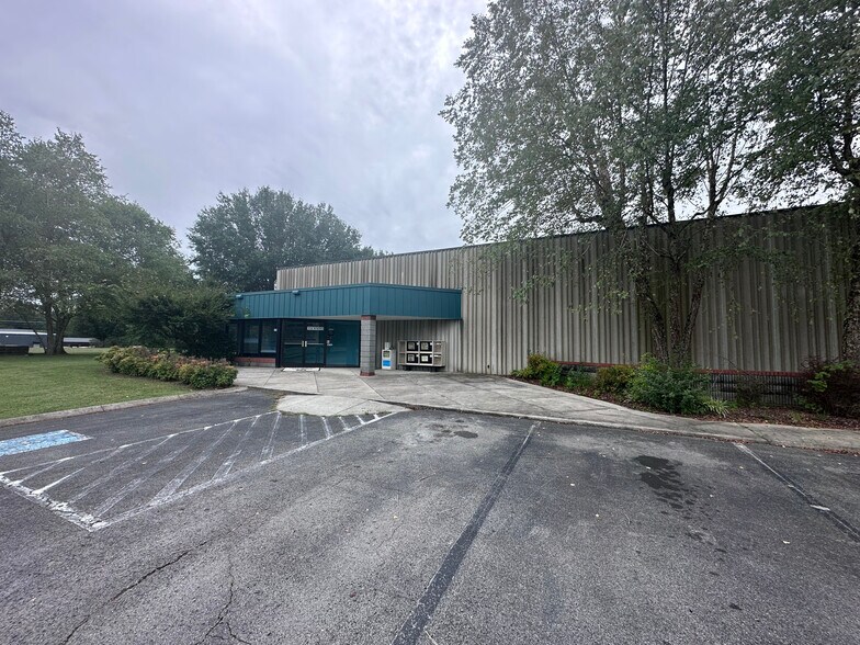 505 Lake Way Pl, Tullahoma, TN à vendre - Photo de l’immeuble – Image 2 sur 48