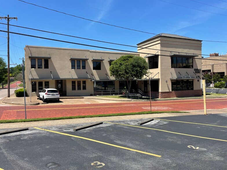 227 S College Ave, Tyler, TX à louer - Photo de l’immeuble – Image 2 sur 17
