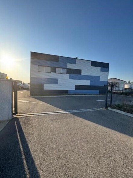 Local d'activités dans Dagneux à vendre - Photo de l’immeuble – Image 1 sur 7