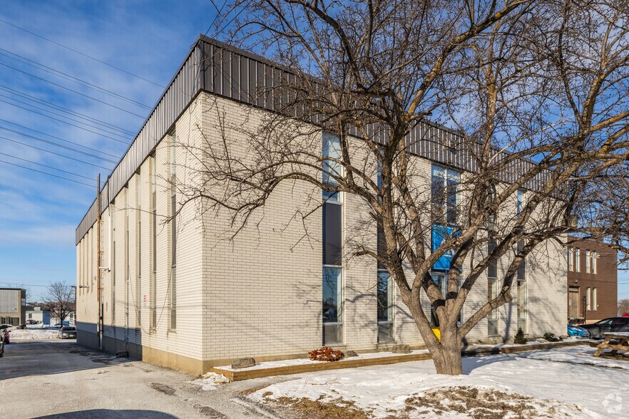 1735 Courtwood Cres, Ottawa, ON à louer - Photo de l’immeuble – Image 3 sur 3