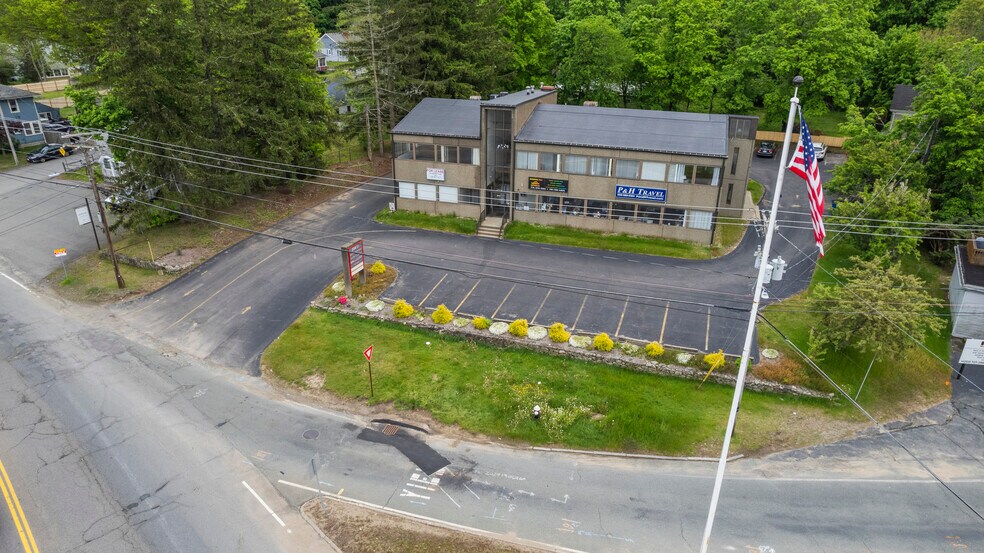 234 W Center St, West Bridgewater, MA à vendre - Photo de l’immeuble – Image 2 sur 30