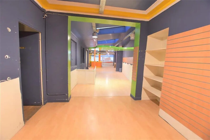 Local commercial dans Paris à louer - Photo de l’immeuble – Image 2 sur 7