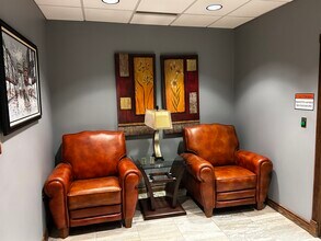 6001 Cochran Rd, Solon, OH à louer Hall d’entrée– Image 1 sur 4