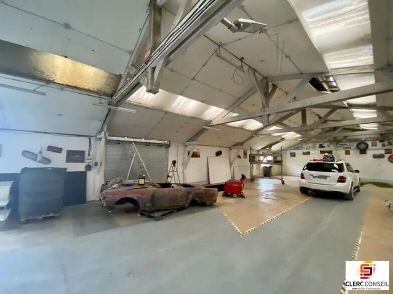 Local d'activités dans Ménesqueville à vendre - Photo de l’immeuble – Image 2 sur 8
