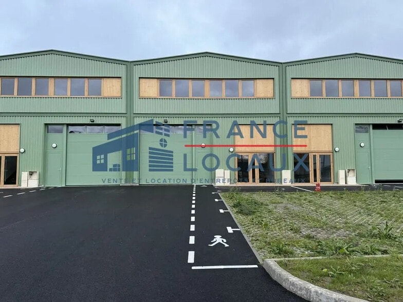 Local d’activités dans Stains à louer - Photo de l’immeuble – Image 2 sur 2