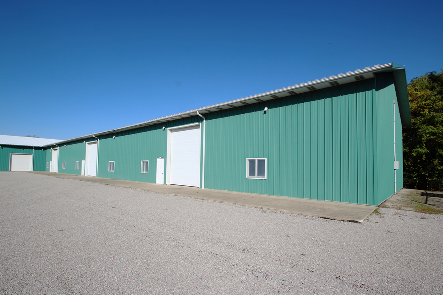 8059 Lewis Rd, Berea, OH à louer - Photo de l’immeuble – Image 3 sur 7