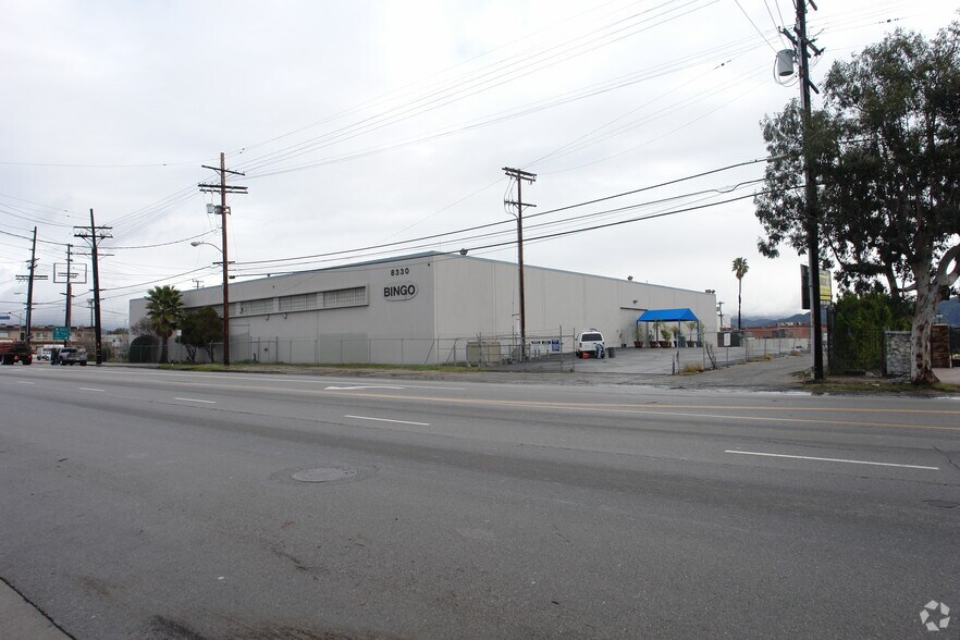 8330 Lankershim Blvd, North Hollywood, CA à louer - Photo de l’immeuble – Image 3 sur 4