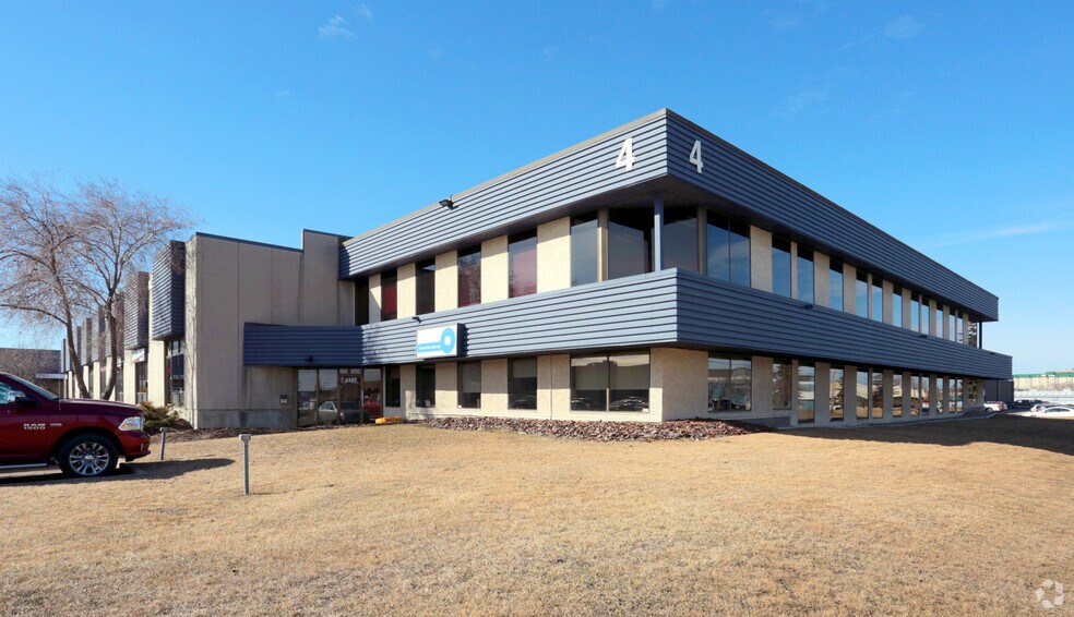 9775-9799 45th Ave NW, Edmonton, AB à louer - Photo principale – Image 1 sur 4