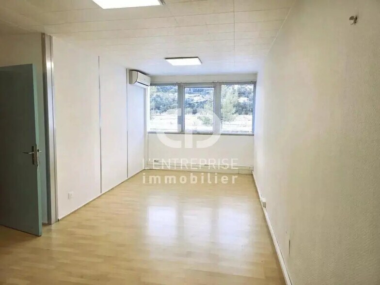 Bureau dans Carros à louer - Photo intérieure – Image 1 sur 7