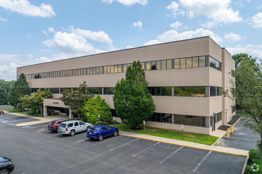 5 Eves Dr, Marlton, NJ à vendre - Photo principale – Image 1 sur 1