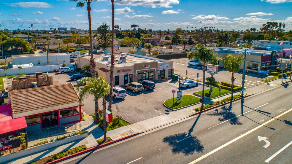 621 W 19th St, Costa Mesa, CA à louer - Photo de l’immeuble – Image 2 sur 9