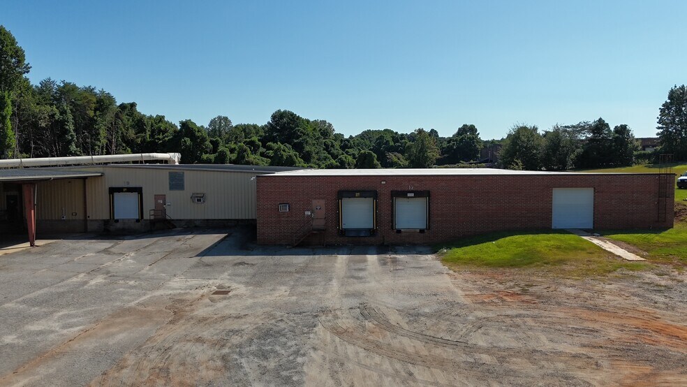 1120 1st St W, Conover, NC à louer - Photo de l’immeuble – Image 3 sur 22