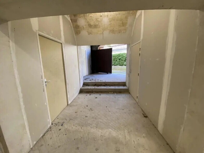 Local d'activités dans Bordeaux à vendre - Photo de l’immeuble – Image 2 sur 5