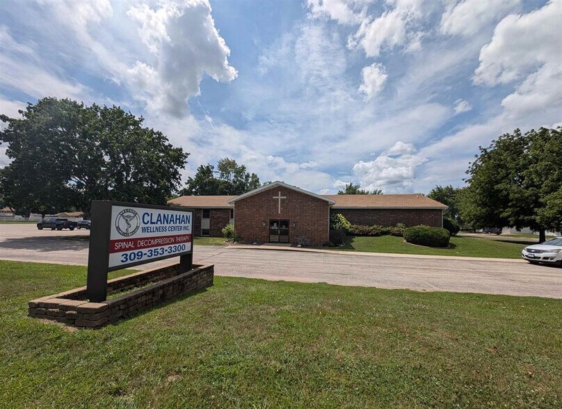 2221 N Parkway Dr, Pekin, IL à louer - Photo de l’immeuble – Image 1 sur 6