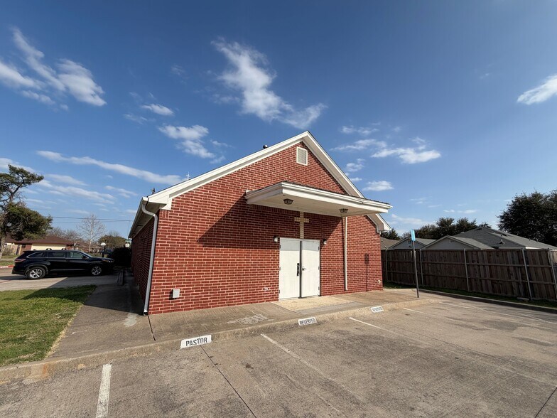 1621 Balleywood Rd, Irving, TX à vendre - Photo de l’immeuble – Image 2 sur 9