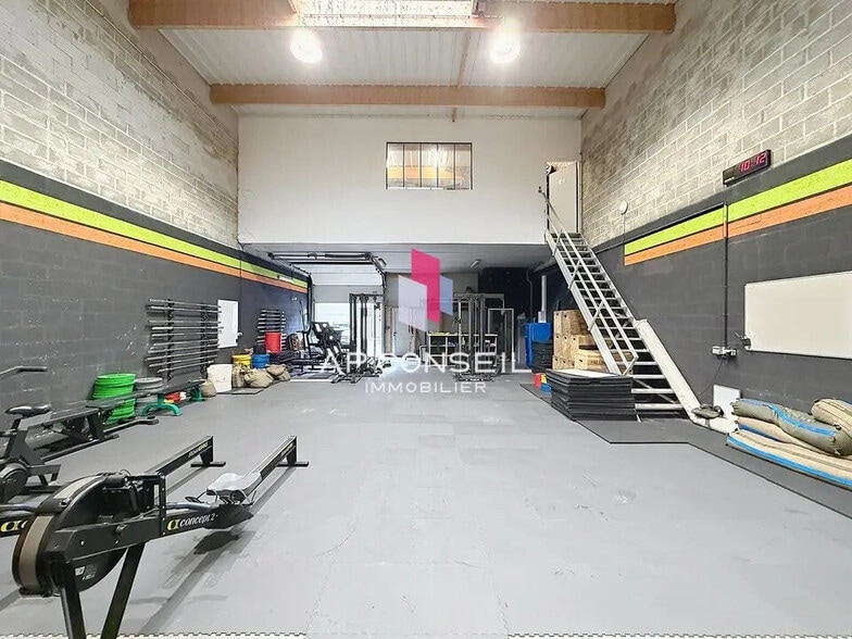 Local d'activités dans Gazeran à vendre - Photo intérieure – Image 2 sur 6