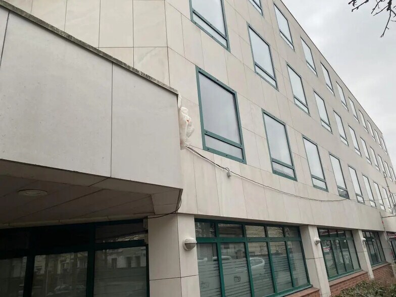 Bureau dans Melun à louer - Photo de l’immeuble – Image 1 sur 7