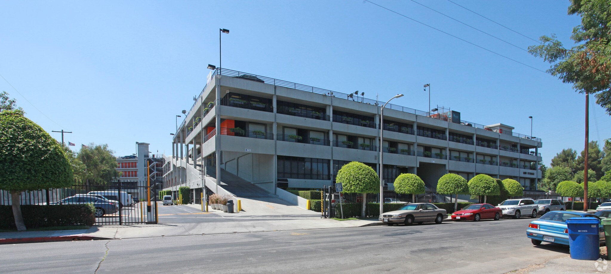 15500 Erwin St, Van Nuys, CA à louer Photo principale– Image 1 sur 5