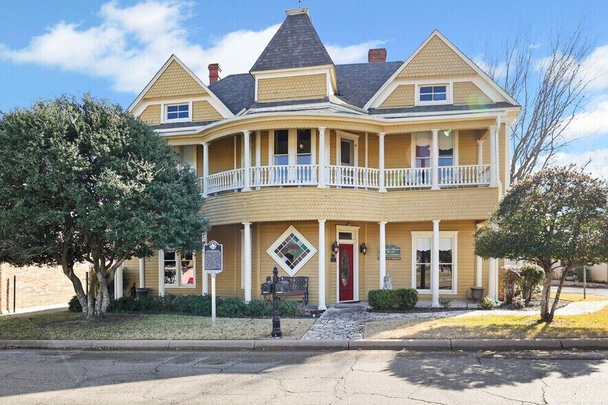 123 W Doyle St, Granbury, TX à vendre - Photo de l’immeuble – Image 2 sur 14
