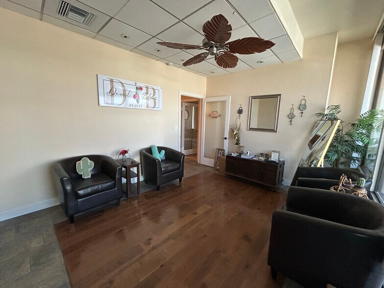 45445 Portola Ave, Palm Desert, CA à louer - Hall d’entrée – Image 2 sur 18