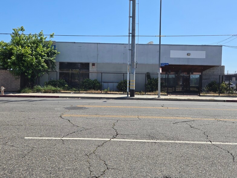 13340 Saticoy St, North Hollywood, CA à louer - Photo de l’immeuble – Image 3 sur 3