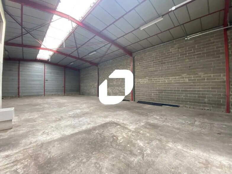 Local d’activités dans SAINT-OUEN-L'AUMONE à louer - Photo de l’immeuble – Image 2 sur 9