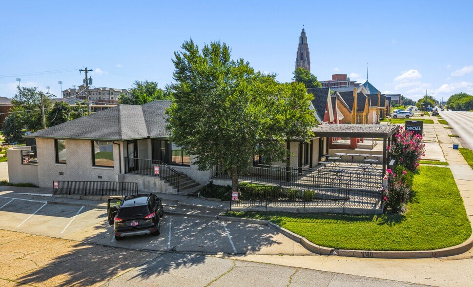 1933 NW 23rd, Oklahoma City, OK à vendre - Photo de l’immeuble – Image 1 sur 17