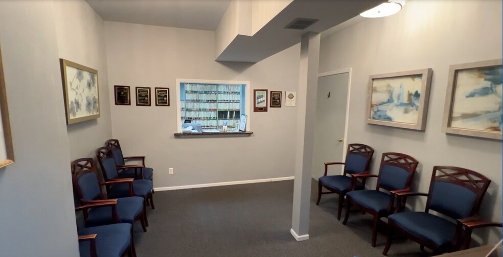 430 Bridge Plaza Dr, Manalapan Township, NJ à vendre - Photo intérieure – Image 2 sur 2