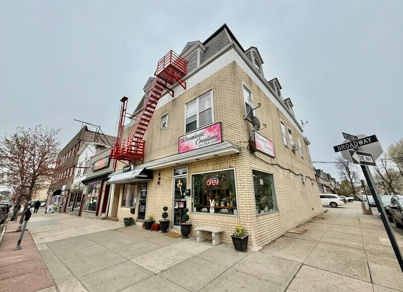 718 Broadway, Bayonne, NJ à louer - Photo de l’immeuble – Image 2 sur 26