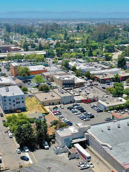 3510-3550 Fruitvale Ave, Oakland, CA à louer - Photo de l’immeuble – Image 2 sur 21