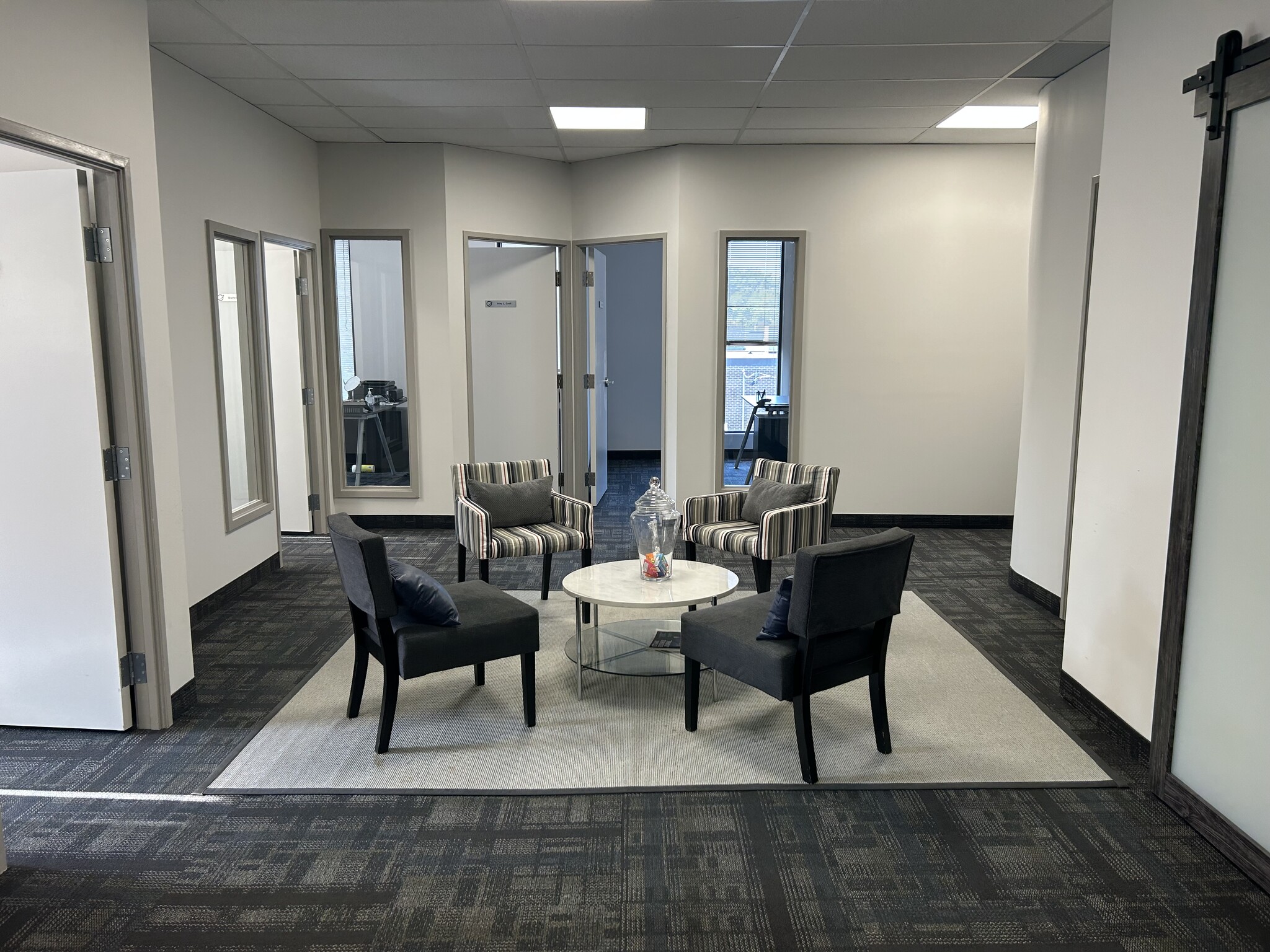 1750 Courtwood Cres, Ottawa, ON à louer Photo intérieure– Image 1 sur 8