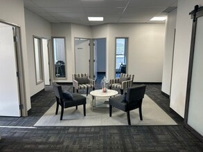 1750 Courtwood Cres, Ottawa, ON à louer Photo intérieure– Image 1 sur 8