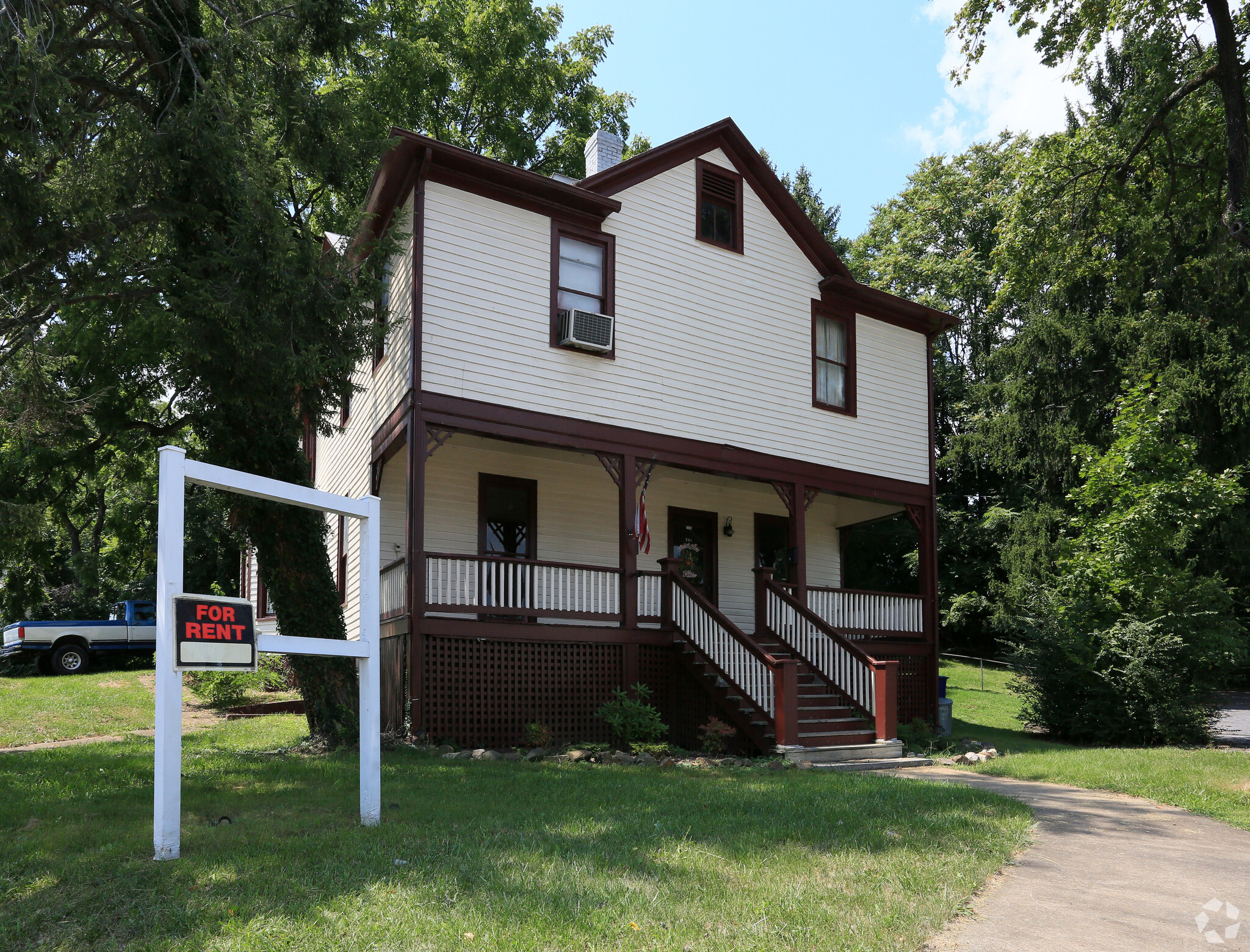 321 S Royal Ave, Front Royal, VA à louer Photo principale– Image 1 sur 8