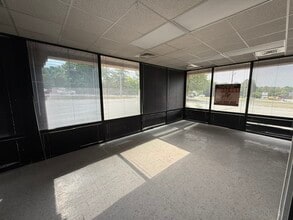 2641 Randleman Rd, Greensboro, NC à louer Photo intérieure– Image 1 sur 6