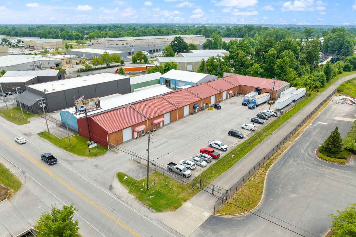 4022 Produce Rd, Louisville, KY à louer Photo de l’immeuble– Image 1 sur 20