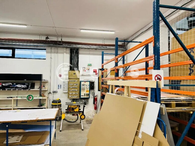 Local d’activités dans Lognes à louer - Photo de l’immeuble – Image 3 sur 4