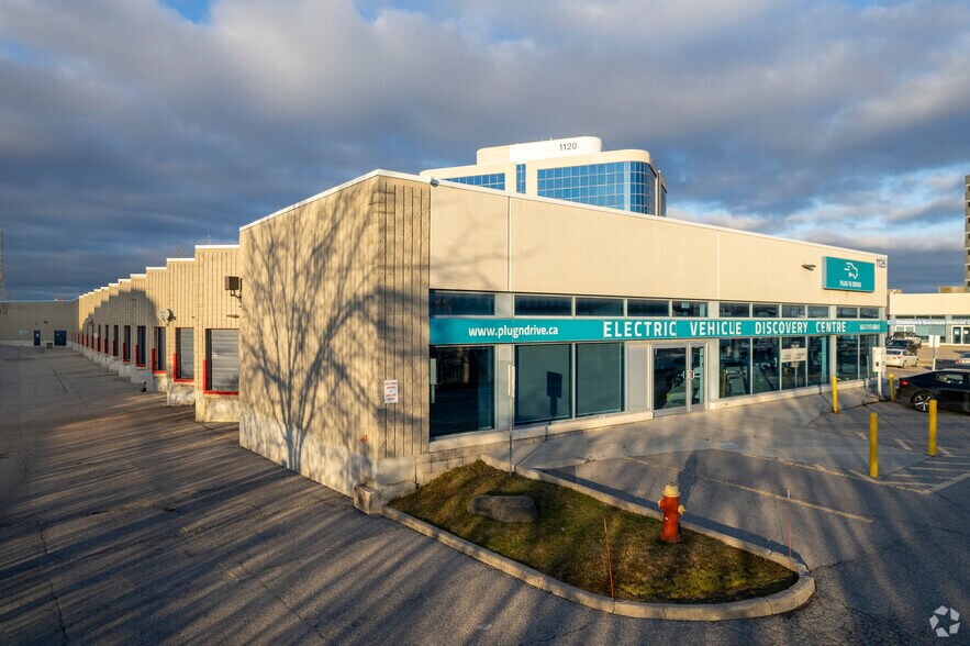 1126 Finch Ave W, Toronto, ON à louer - Photo de l’immeuble – Image 1 sur 6
