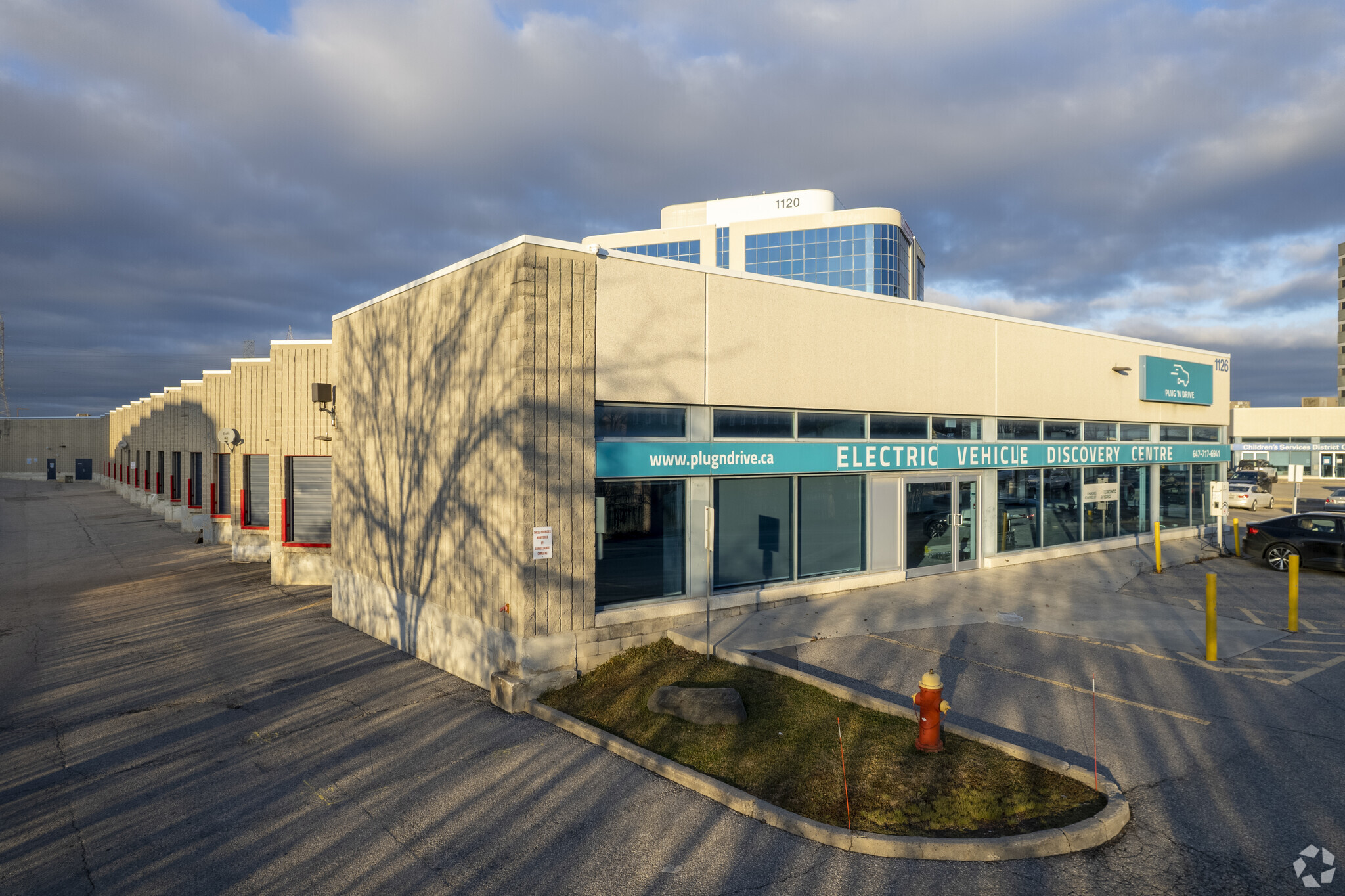 1126 Finch Ave W, Toronto, ON à louer Photo de l’immeuble– Image 1 sur 7