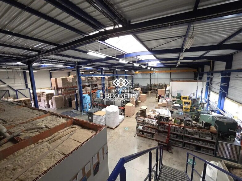 Industriel/Logistique dans Arbent à louer - Photo de l’immeuble – Image 3 sur 14