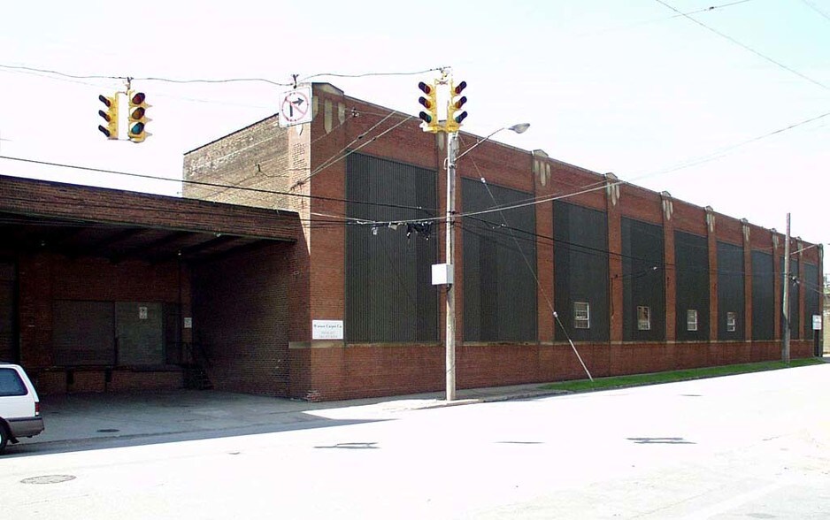 4400 Commerce Ave, Cleveland, OH à vendre - Photo de l’immeuble – Image 2 sur 8