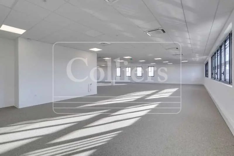 571 Avenue Rhin Danube, Vitrolles à louer - Photo de l’immeuble – Image 2 sur 11