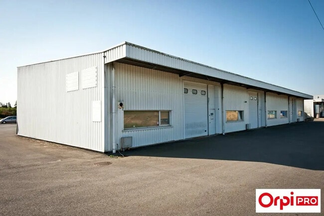 Plus de détails pour Local d'activités à louer