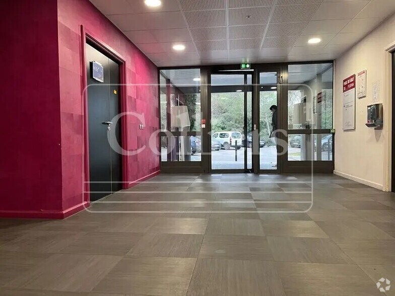 350 Avenue Jean-René Guillibert Gautier De La Lauzière, Aix-en-Provence à louer - Hall d’entrée – Image 3 sur 9