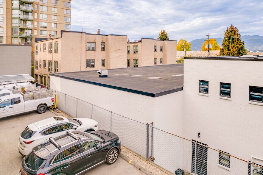 1648 W 6th Ave, Vancouver, BC à louer - Photo de l’immeuble – Image 3 sur 7