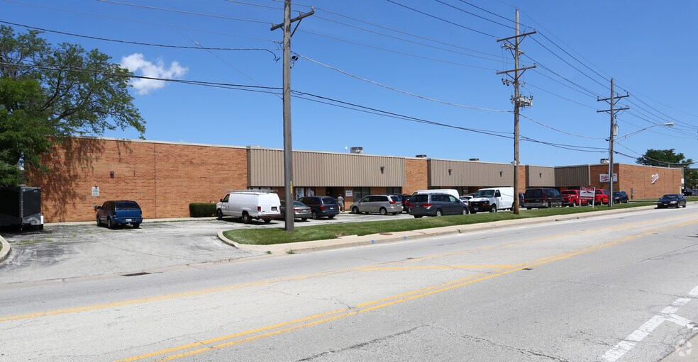 6310-6344 W Gross Point Rd, Niles, IL à louer - Photo de l’immeuble – Image 1 sur 5