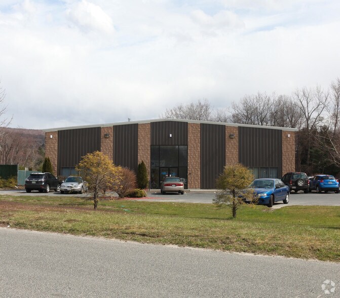 4 Federico Dr, Pittsfield, MA à vendre - Photo de l’immeuble – Image 2 sur 32