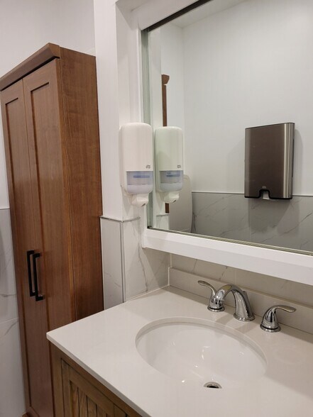 150 Rue Jarry E, Montréal, QC à louer - Photo de l’immeuble – Image 3 sur 8